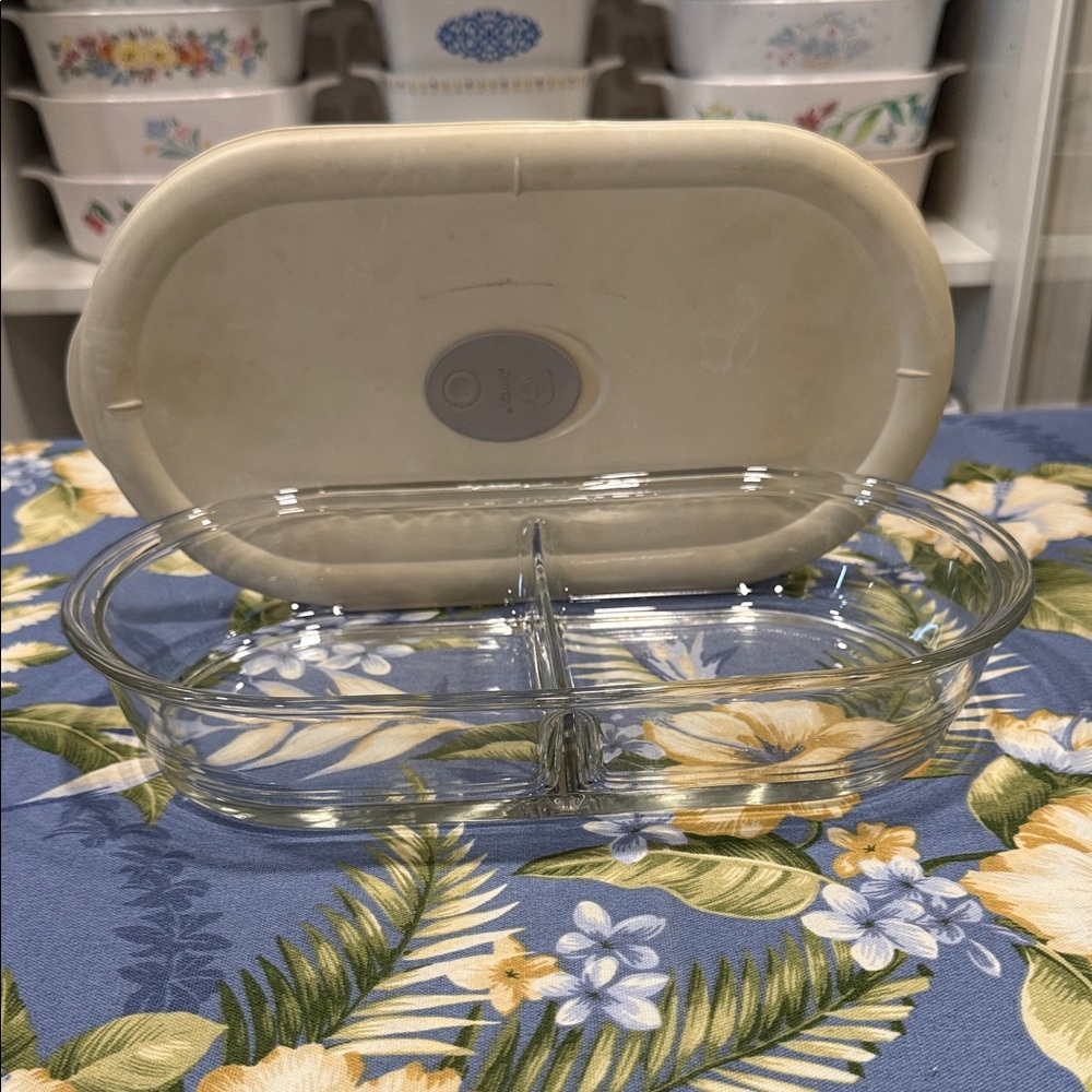 Pyrex Clear Glass Divided Dish vent and seal